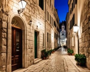 Wandel door de magische sfeer van de oude stad Split, Kroatië