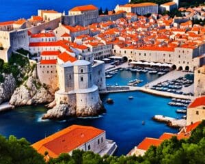 Wandel door de oude stad van Dubrovnik bij zonsondergang, Kroatië, opnieuw